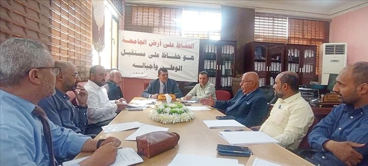 عدن.. كلية طب الأسنان تستنكر محاولات البسط على أرض الجامعة وتطالب الرئاسي بالتحرك