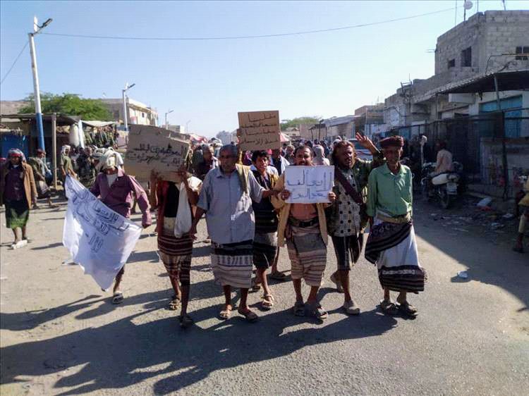 مسيرة جماهيرية بأبين تندد بتدهور الاقتصاد