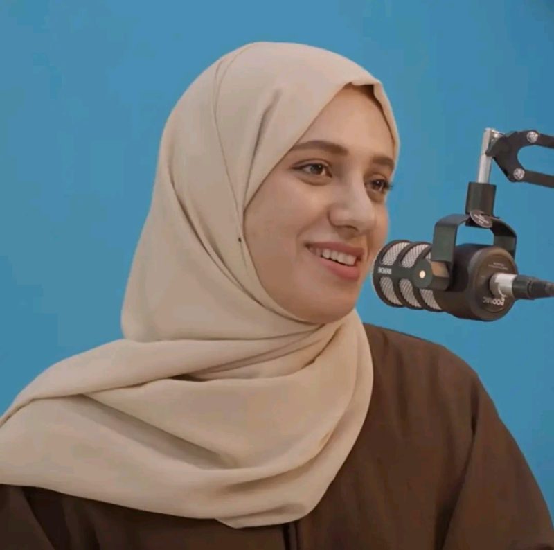 أكاديمية في جامعة عدن تكشف عن تدني راتبها الشهري وتثير تفاعلًا واسعًا