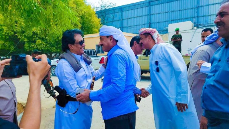 عودة محافظ شبوة إلى عتق تزامناً مع تصاعد الأزمات وموجة الغضب الشعبي 