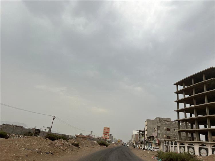 عدن.. أجواء غائمة صباح اليوم الاثنين