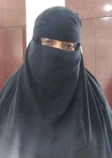 عاملات النظافة بجامعة عدن: رواتبنا لا تغطي تكاليف المواصلات اليومية