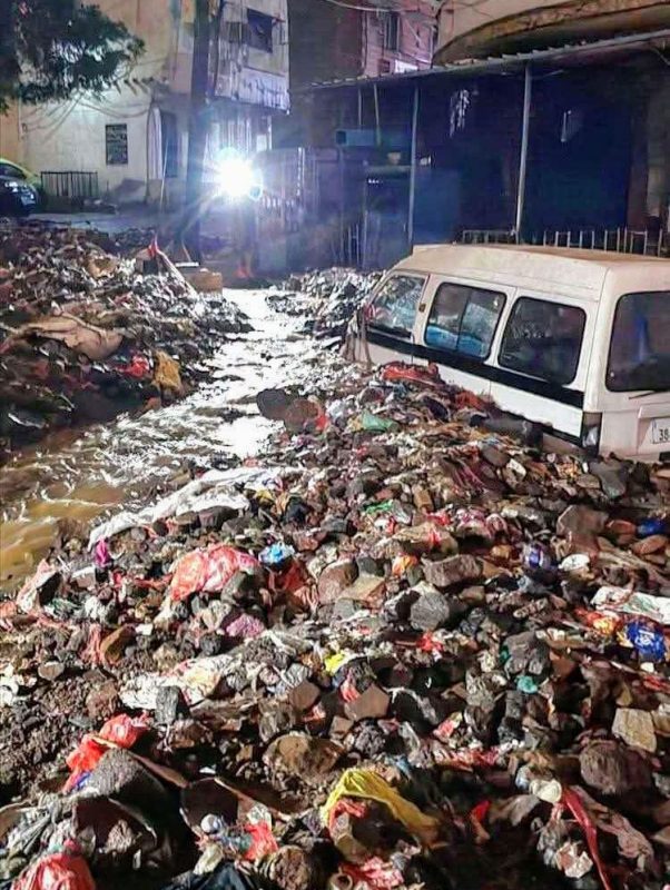 عدن.. إصابة طفل ووقوع أضرار مادية كبيرة جراء المنخفض الذي ضرب المدينة صباح اليوم