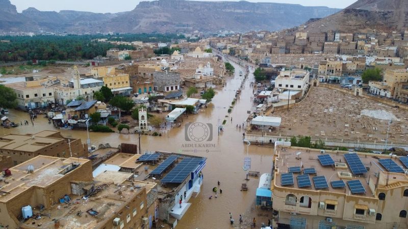 أمطار غزيرة في تريم تخلف أضراراً مادية وتغرق الشوارع