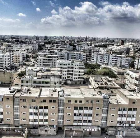 عدن.. امرأة تعتدي على امرأة أخرى بالسلاح الأبيض في الشيخ عثمان