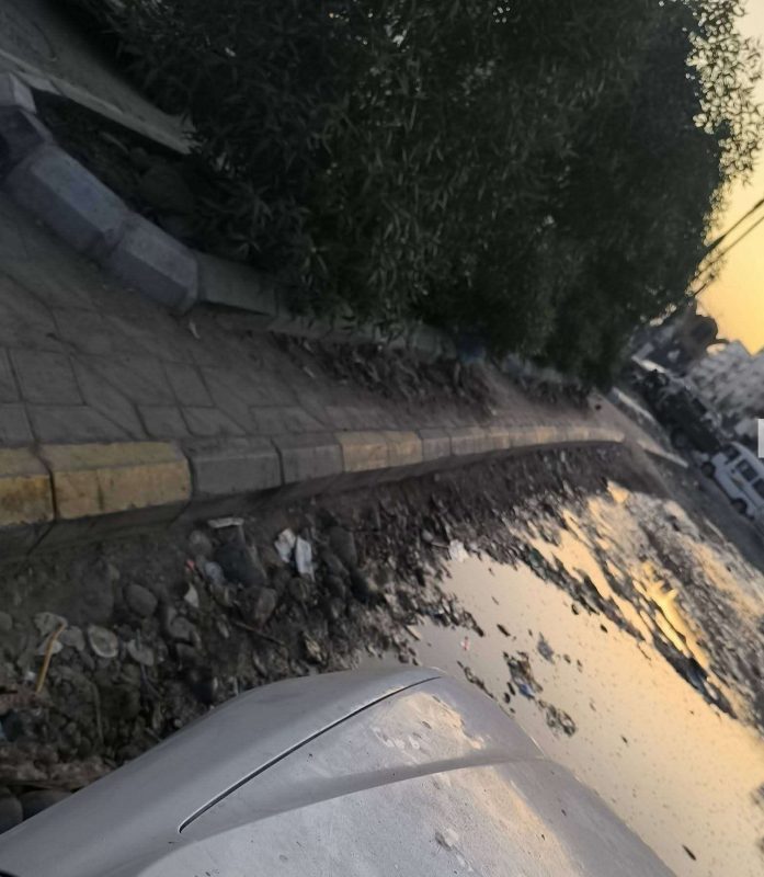 عدن.. المجاري بحي وديع حداد تهدد الأهالي بكارثة صحية