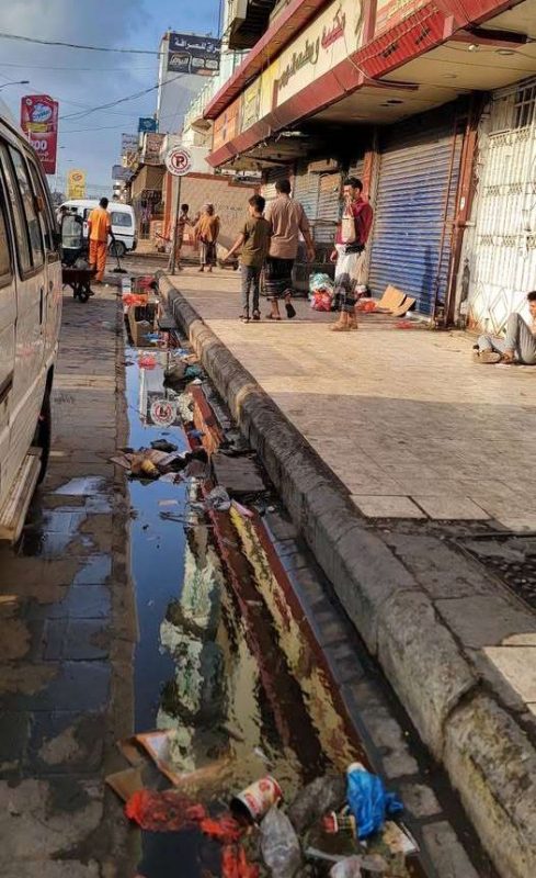 عدن.. شكاوي من مخلفات مياه الأمطار بالشيخ عثمان