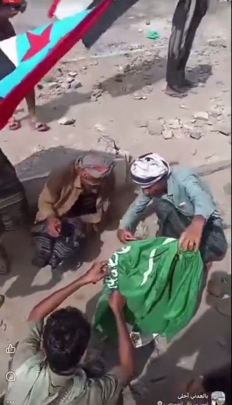 عناصر مندسة تقوم بحرق العلم السعودي أثناء فعالية أبناء الصبيحة بساحة العروض