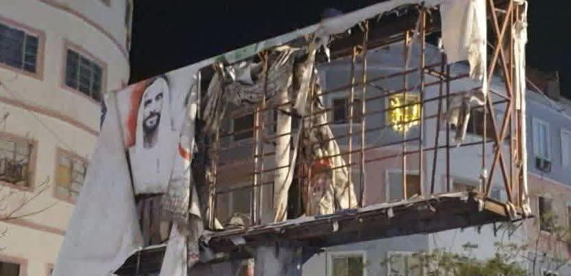 مواطنون يمزقون صور حكام الإمارات في المعلا قبل قليل