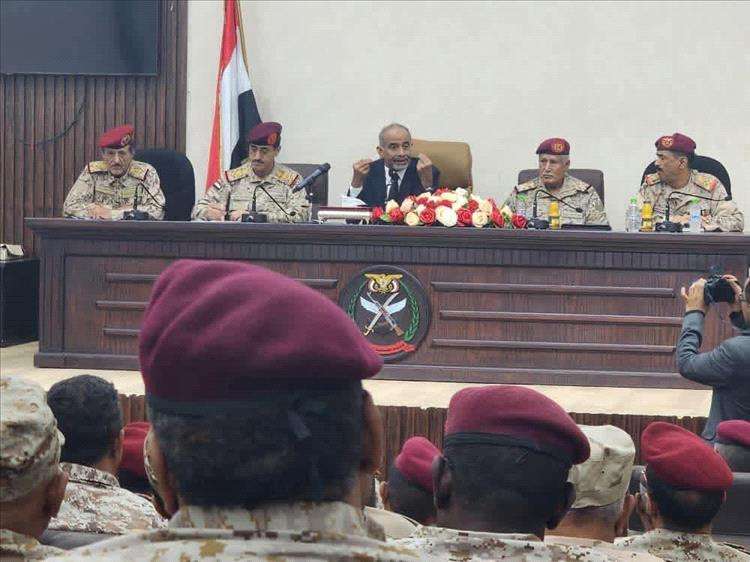 تحت علم الجمهورية، الفريق الصبيحي يعقد اجتماعا عسكريا موسعا لبحث ترتيبات هيكلة القوات العسكرية