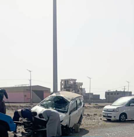 عدن.. حادث مروري عنيف في خط الهناجر قبل قليل