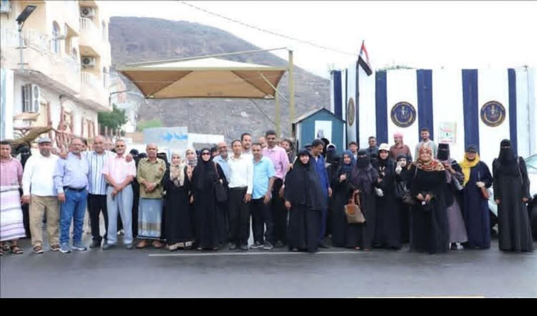 عدن.. قوات أمنية تستخدم (اللحام) لإغلاق بوابة الجمعية العام للمجلس الانتقالي المنحل صباح اليوم