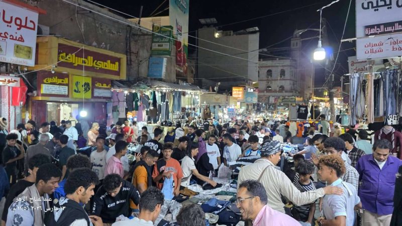 أسواق عدن تشهد ازدحاما شديدا مع قرب حلول عيد الفطر