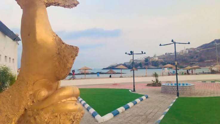 محامية عدنية تكشف عبث عيدروس الزبيدي بمنتجع الفيل السياحي