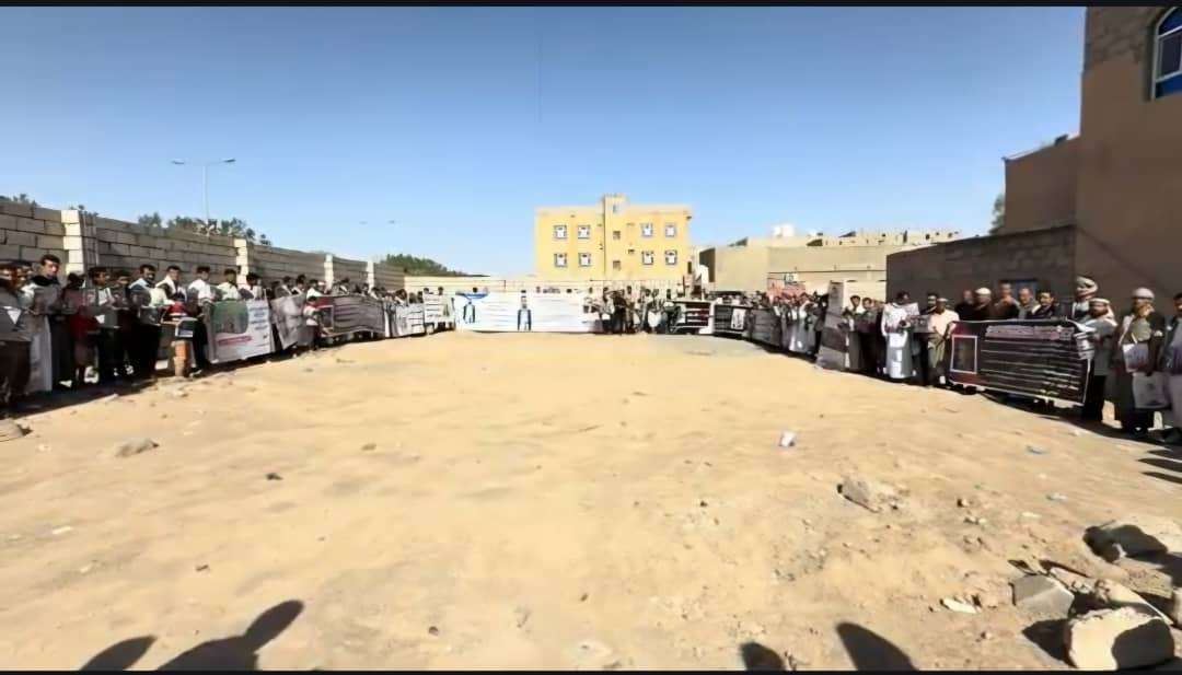 وقفة اجتجاجية للمطالبة بكشف خيوط جريمة مقتل المواطن العليمي تحت التعذيب في الصولبان