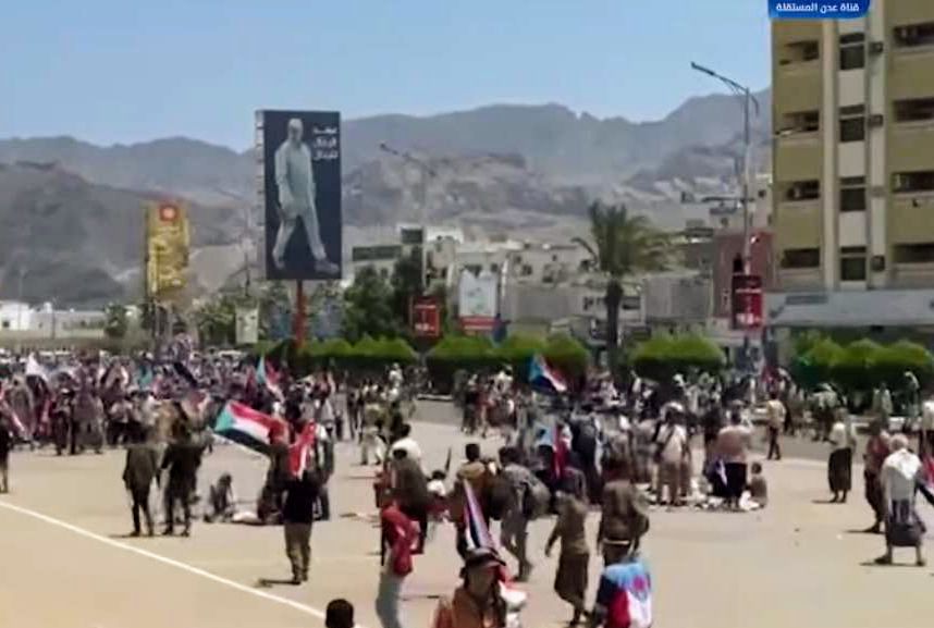 عدن.. حضور جماهيري باهت لأنصار الانتقالي المنحل بساحة العروض
