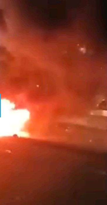 عدن.. احتجاجات غاضبة وإحراق للإطارات بالسيلة نتيجة انقطاع الخدمات