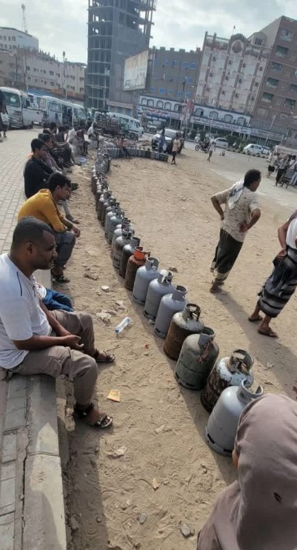 عدن.. أزمة غاز تعصف بالمدينة قبيل العيد وسط غضب شعبي