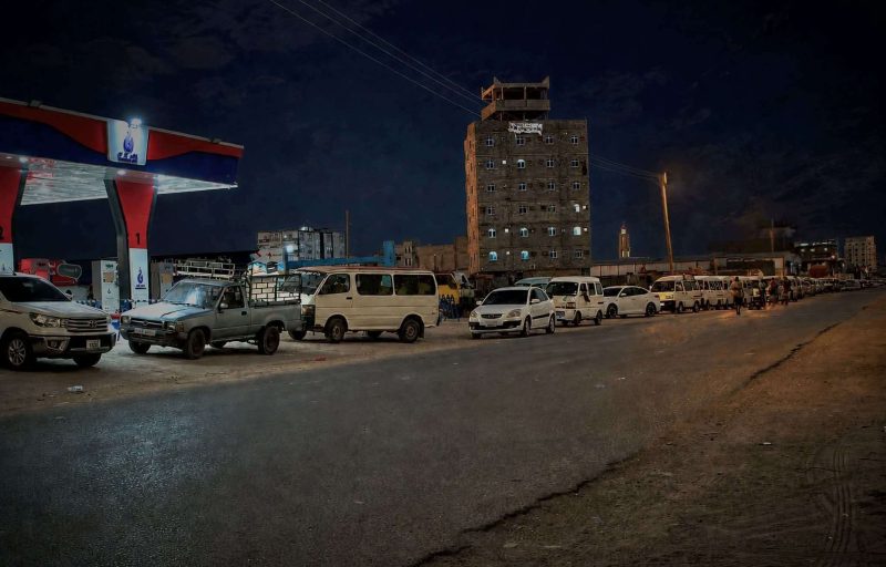 عدن.. استمرار أزمة الغاز بالمدينة وسط حالة من السخط العام