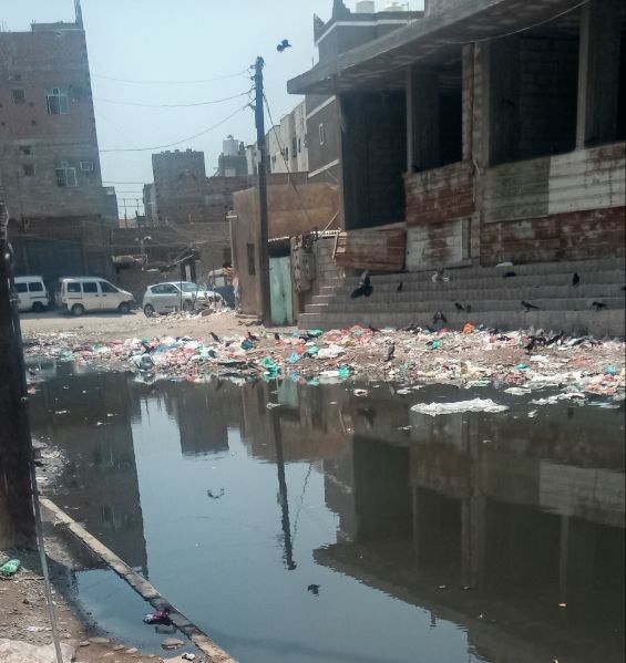 عدن.. مياه المجاري تغرق حي كابوتا بالمنصورة