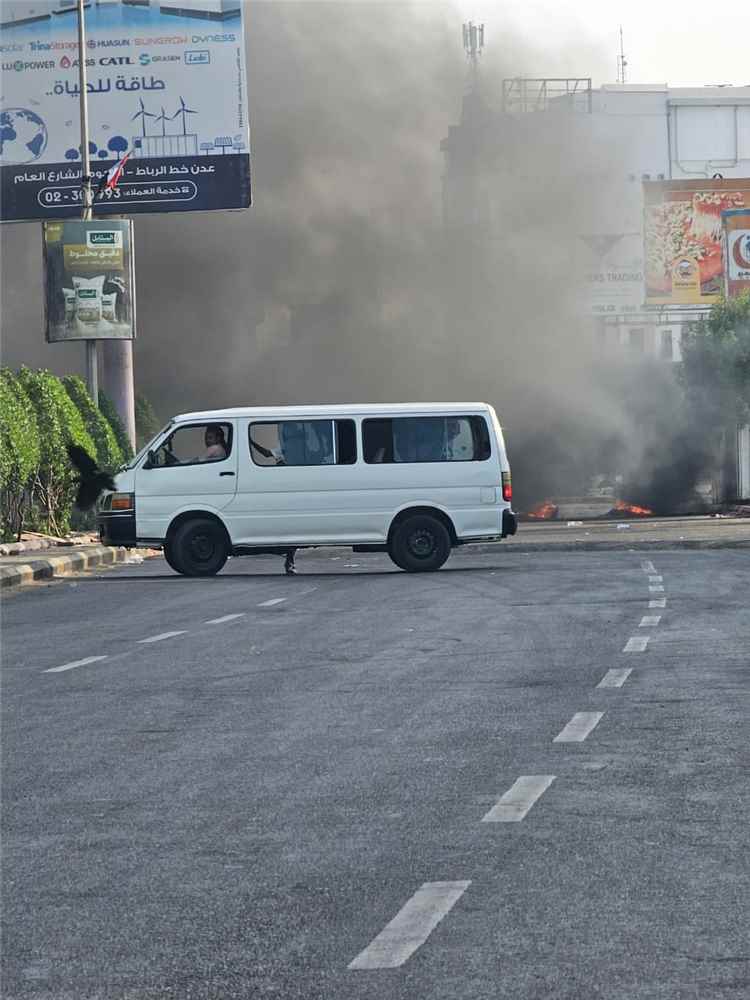 استمرار التصعيد الشعبي في عموم مديريات عدن لليوم الرابع على التوالي