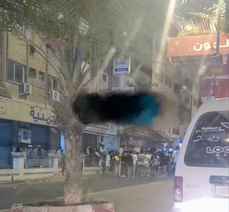 احتجاجات غاضبة وقطع للطرقات بالمعلا قبل قليل