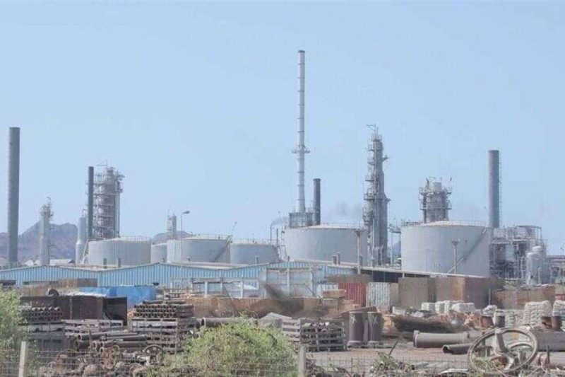عاملون بمصافي عدن: الذراع الأيمن للزبيدي لازال يدير العمل بالشركة من خارج البلاد