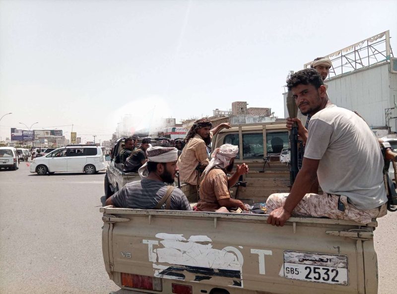 عاجل .. حشود المسلحين القادمين من ردفان تبدأ الانسحاب من عدن