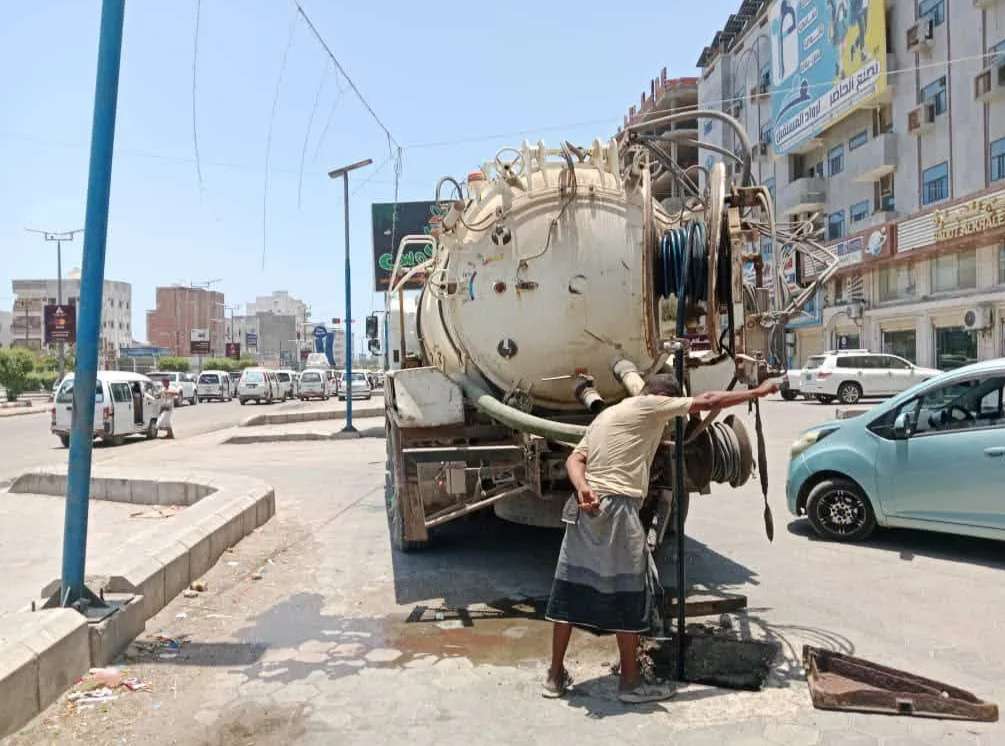 عدن.. مطالبات بوضع حد لمشاكل قنوات الصرف الصحي بالمنصورة
