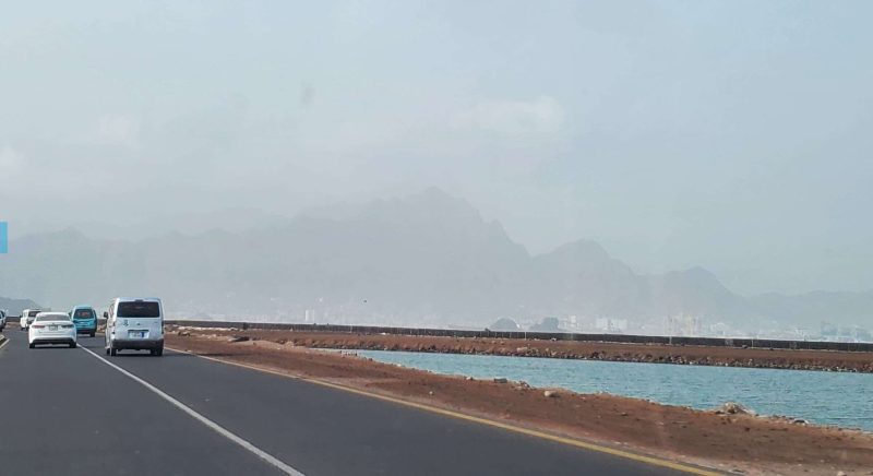 تواصل موجة الغبار في عدن لليوم الثالث على التوالي