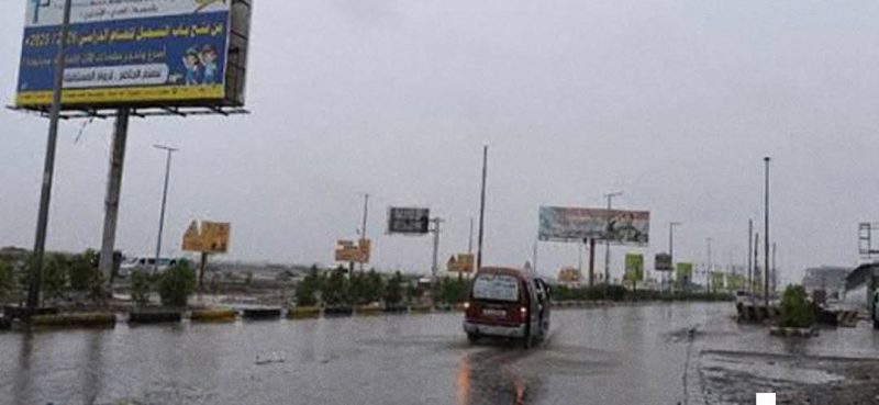 عدن.. أمطار متفاوتة القوة على عدد من المناطق خلال الليل