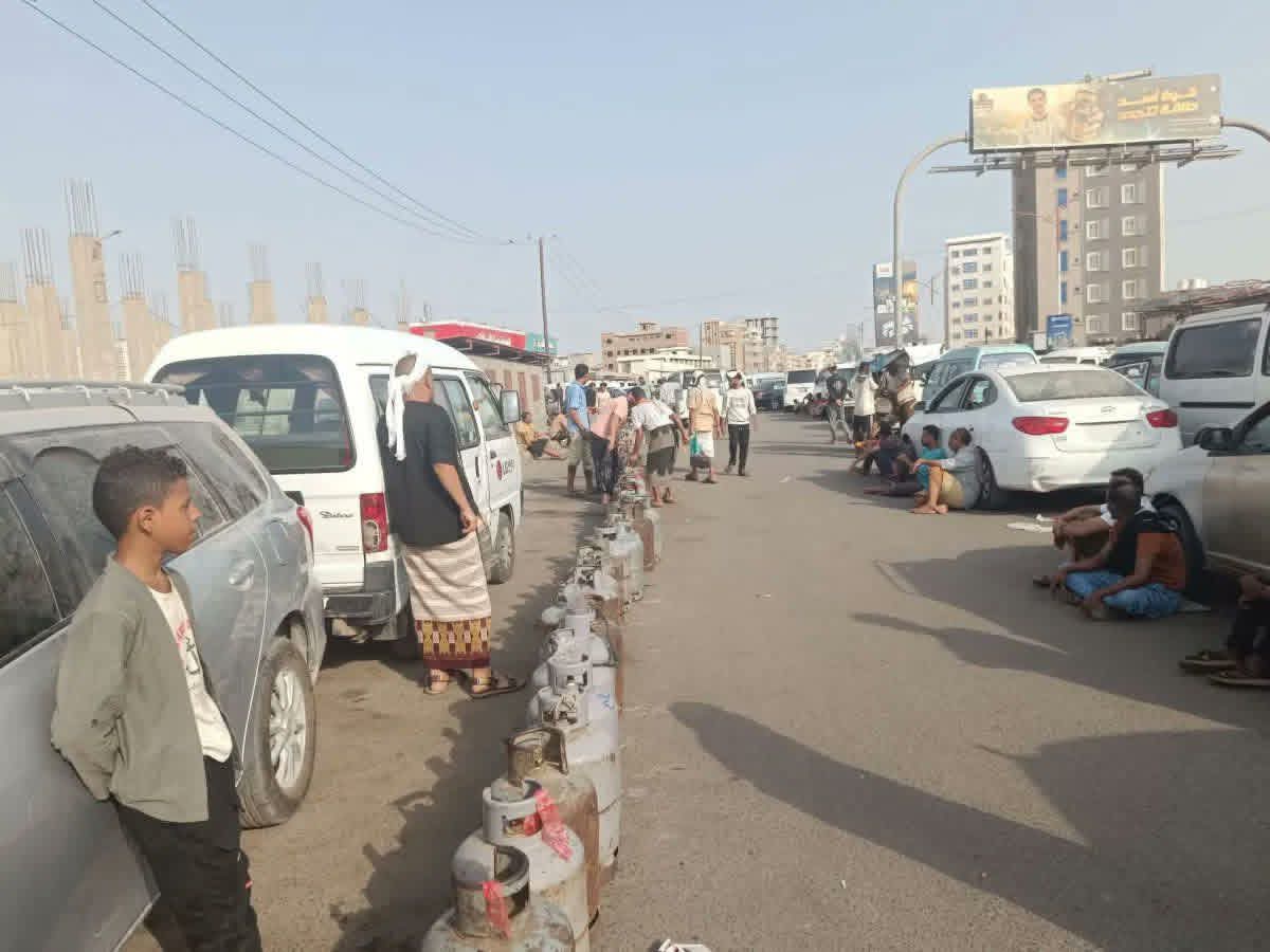 عدن.. ارتفاع غير مسبوق في سعر الغاز المنزلي وسط أزمة خانقة