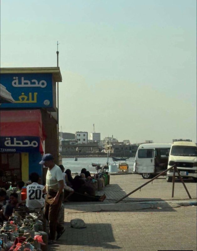 عدن.. استمرار طوابير الغاز بالمدينة رغم الحديث عن انتهاء الأزمة