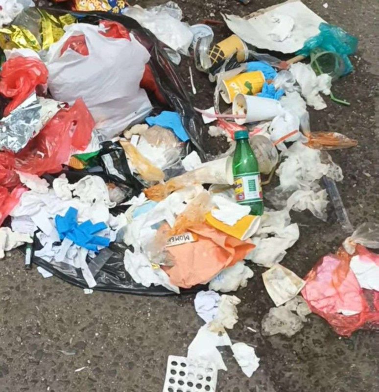 عدن.. أكوام القمامة والمخلفات الطبية تنتشر في أحياء المنصورة وسط مخاوف المولطنين