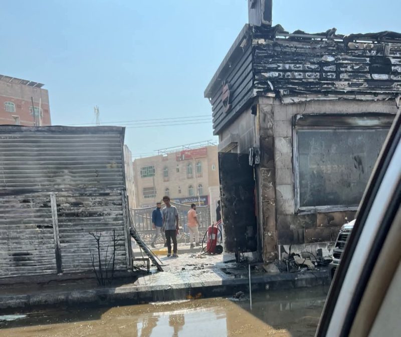 عدن.. حريق يلتهم “كيف كوفي” في المنصورة ويدمره بالكامل